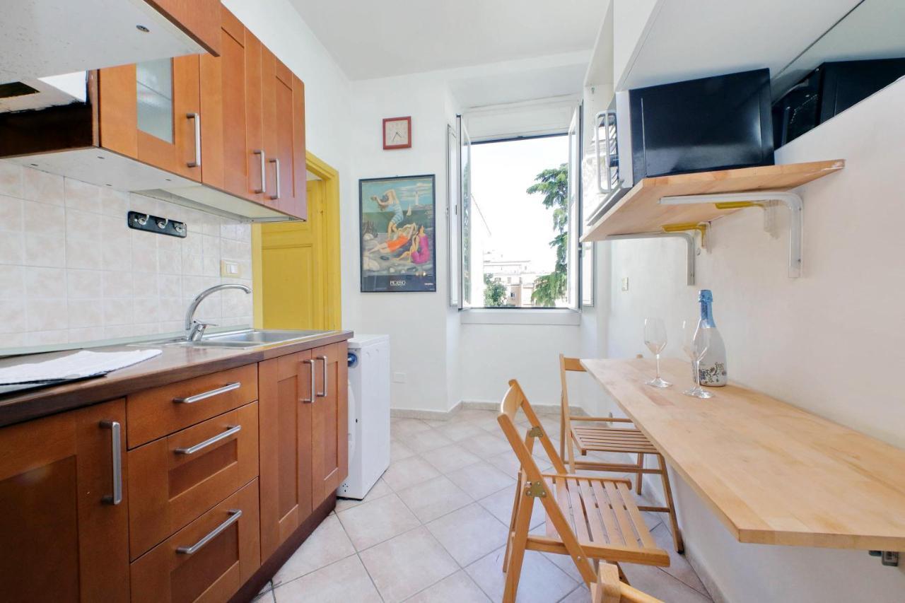 Piccola Piazza Della Liberta Apartment Rome Bagian luar foto